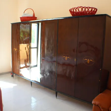 Lilliana A Villa *