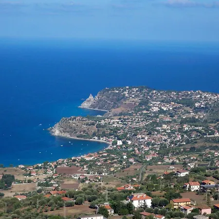 Lilliana A Villa